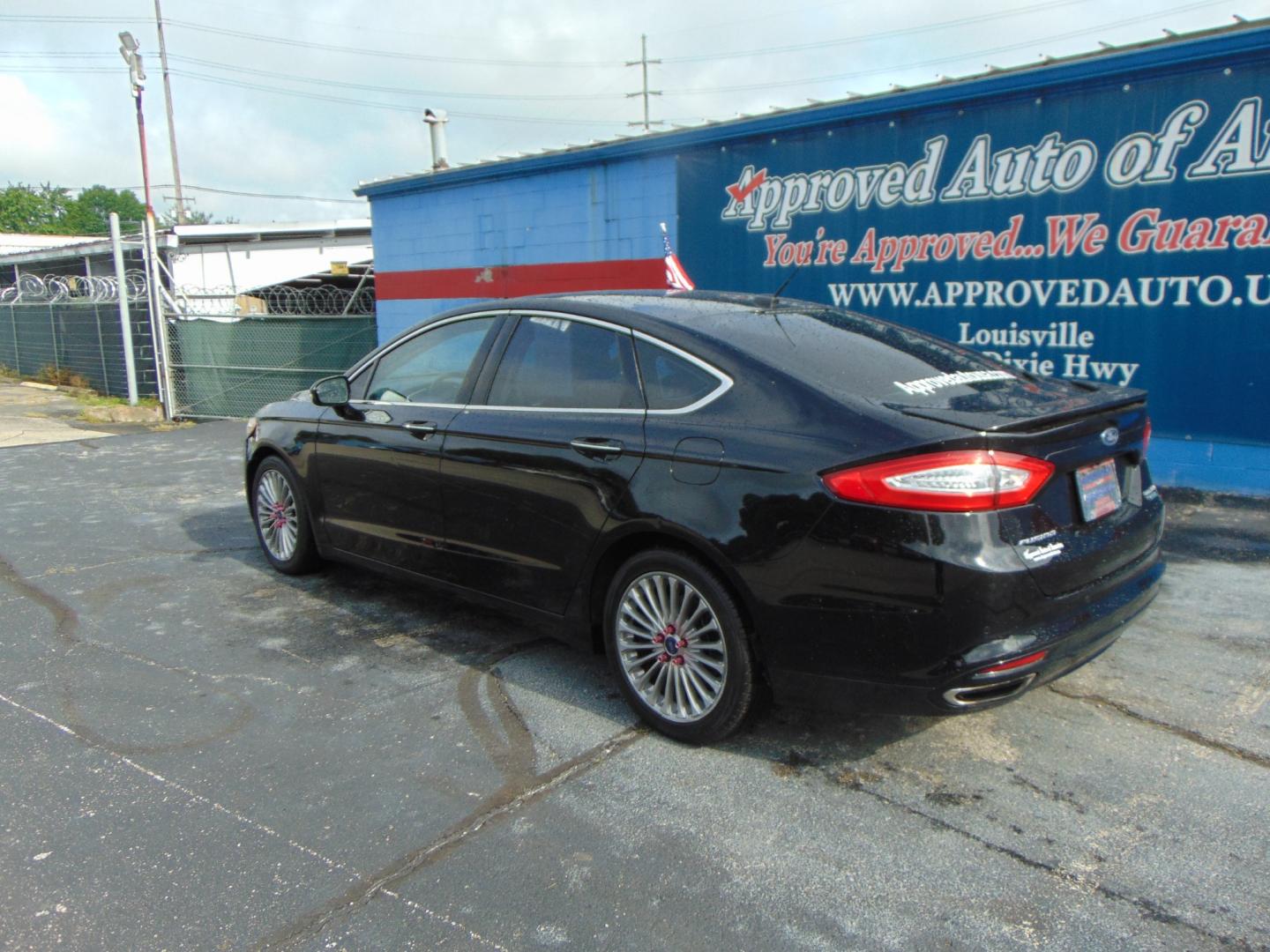 2016 Black Ford Fusion (3FA6P0K97GR) with an 4-Cyl EcoBoost 2.0T engine, Auto, 6-Spd SelectShift transmission, located at 2105 Dixie Hwy, Louisville, KY, 40210, (502) 772-3333, 38.220932, -85.795441 - Photo#8